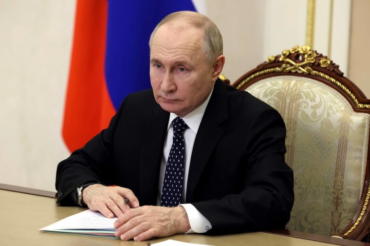 Президент России поставил задачи по развитию молодёжной политики