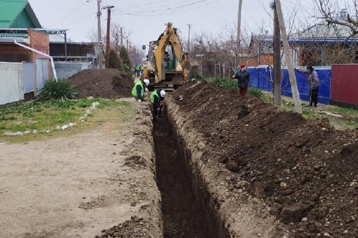 В Красногвардейском продолжается строительство водопровода