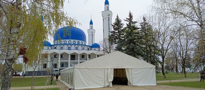 На площади Дружбы  Майкопа развернут шатер Рамадана