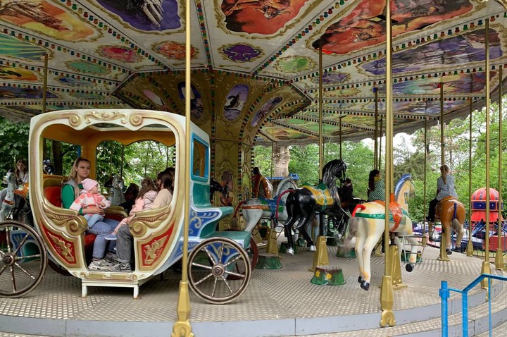 В столице Адыгеи бесплатно работают аттракционы городского парка
