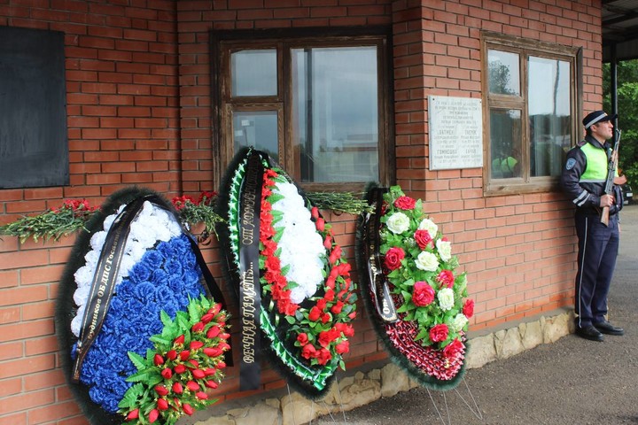 В Тахтамукайском районе Адыгеи почтили память погибших сотрудников ОВД