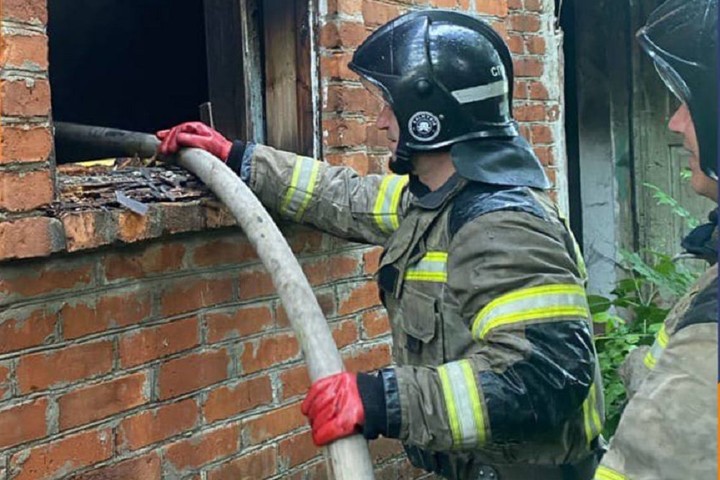 В Адыгее в течение недели пожарные реагировали на девять возгораний