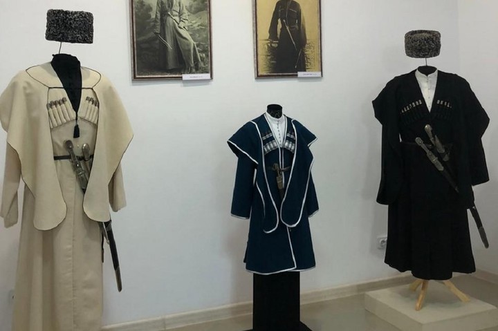 Национальный музей Адыгеи представил экспонаты для выставки в КЧР