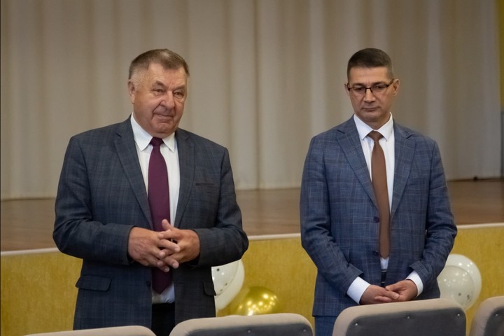Владимир Нарожный и Азмет Джаримок провели встречу с педагогами лицея 34 Майкопа 