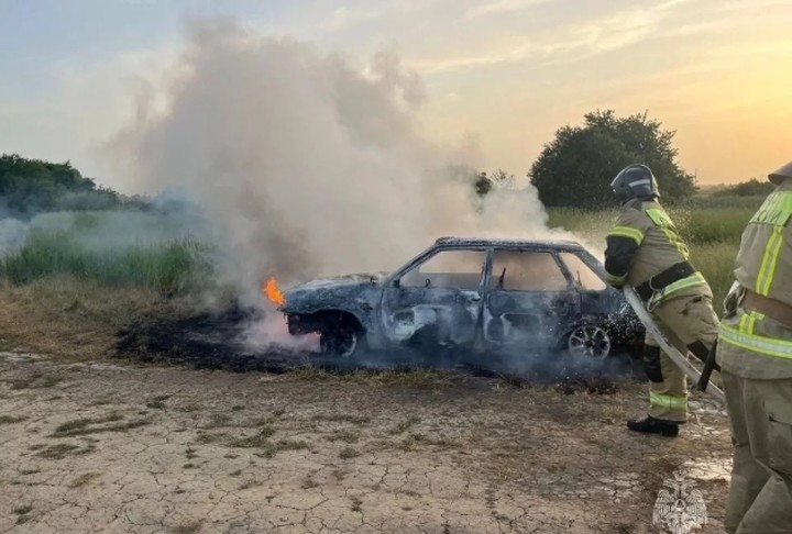 В Адыгее 3-летний ребенок сгорел в автомашине, пока родители собирали клубнику 