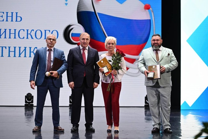 Мурат Кумпилов поздравил работников здравоохранения республики
