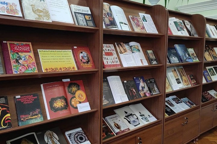 В Нацбиблиотеке Адыгеи открыли выставку про народные промыслы