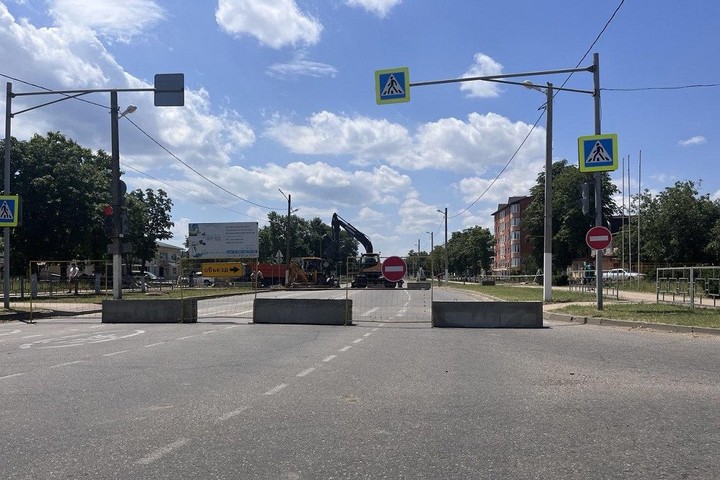 В Адыгейске временно изменят схему проезда автотранспорта по проспекту Ленина