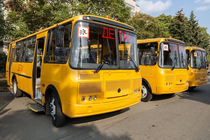 Адыгея получит ещё 11 новых школьных автобусов в течение 2024 года