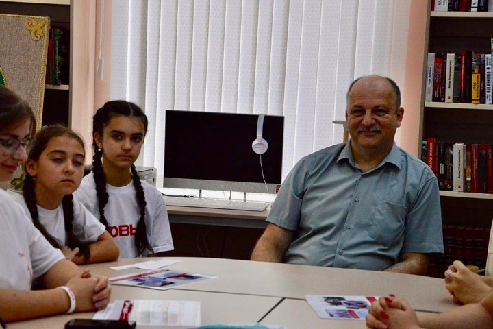 Глава Гиагинского района встретился с активистами «Движения Первых»