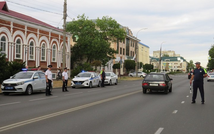 Госавтоинспекторы Адыгеи подвели итоги профилактического мероприятия с водителями такси